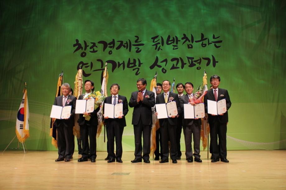 UST, 2013 국가연구개발 성과평가 국무총리 표창 수상 이미지